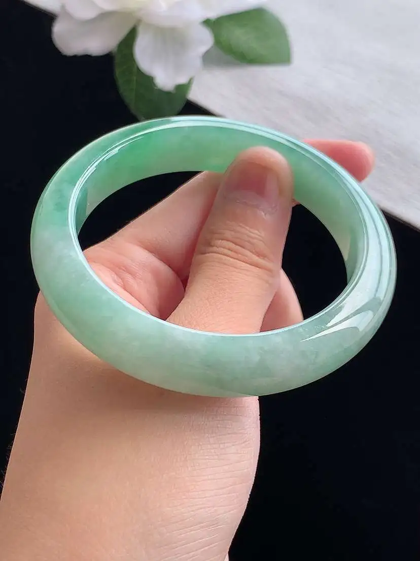 a货翡翠老坑冰种飘绿正装正圈手镯56-57圈口 尺寸56.3×12.3×8.3mm 重量60.25g 0914