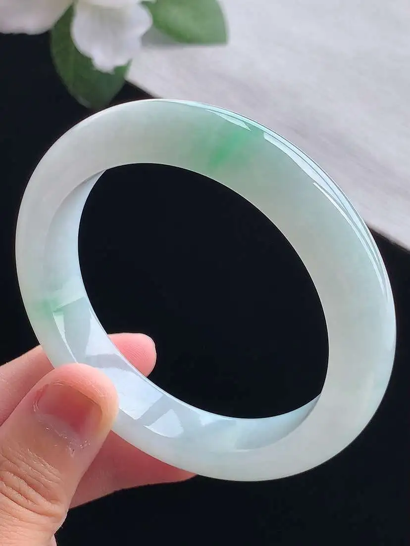 a货翡翠老坑冰种飘绿正装正圈手镯56-57圈口  尺寸56×12.3×8.8mm 重量63.26g 