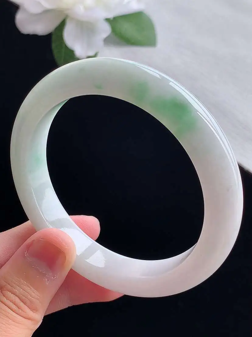 a货翡翠老坑冰润飘绿正装正圈手镯58-59圈口  尺寸58×11.8×8.8mm 重量58.90g 0914