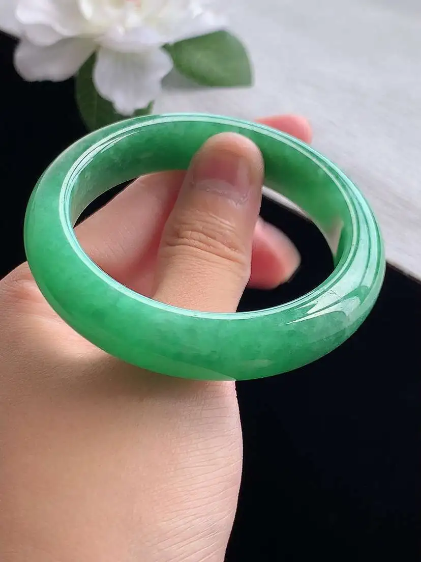 a货翡翠老坑冰种满绿正装正圈手镯52-53小圈口  尺寸52.2×12.7×8.3mm 重量57.20g 0914