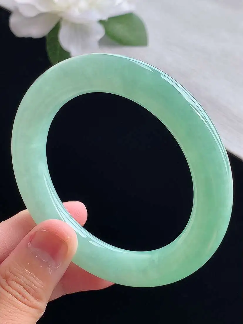 a货翡翠老坑冰种满绿圆条手镯54-55圈口 尺寸54×10.7mm重量64.85g 0914