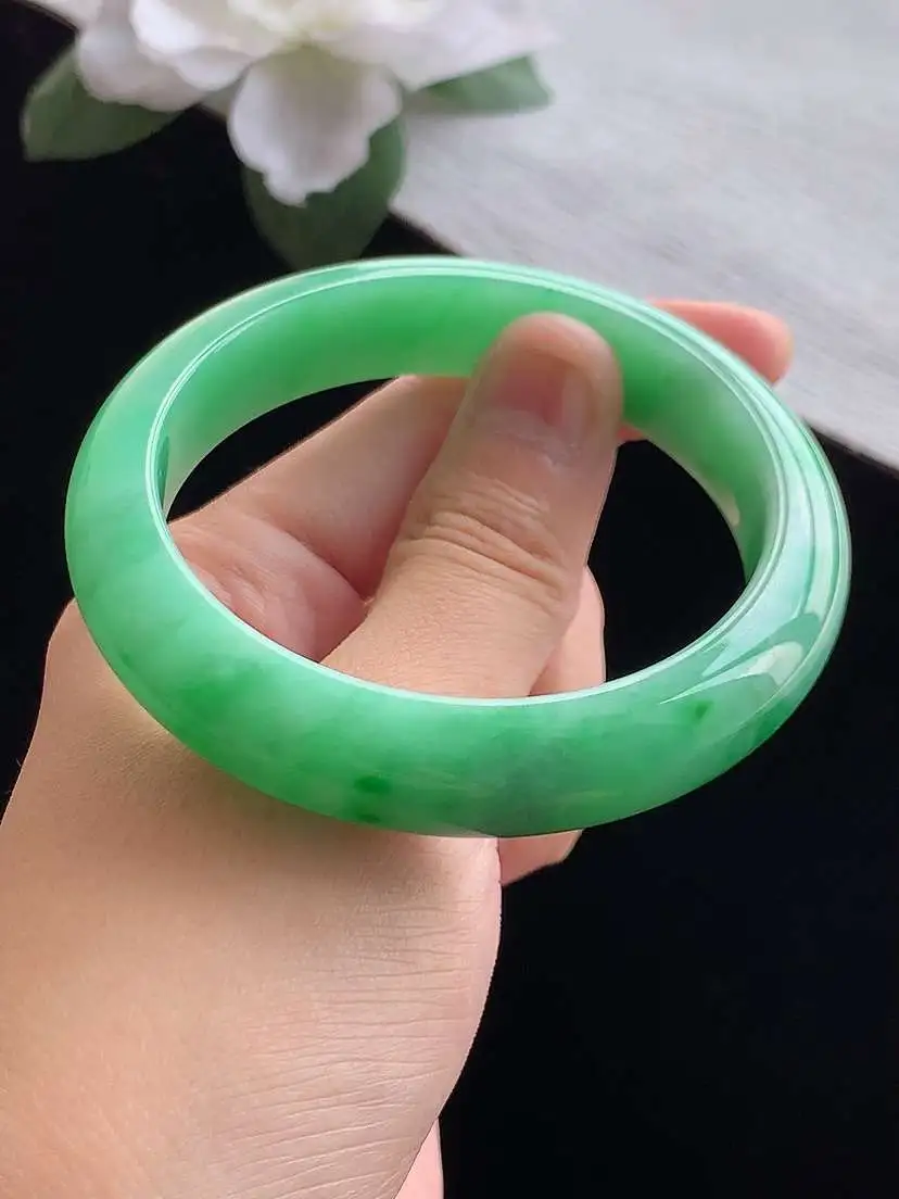 a货翡翠老坑冰种飘绿正装正圈手镯54-55圈口  尺寸54.8×12.7×8.3mm 重量58.58g 0914