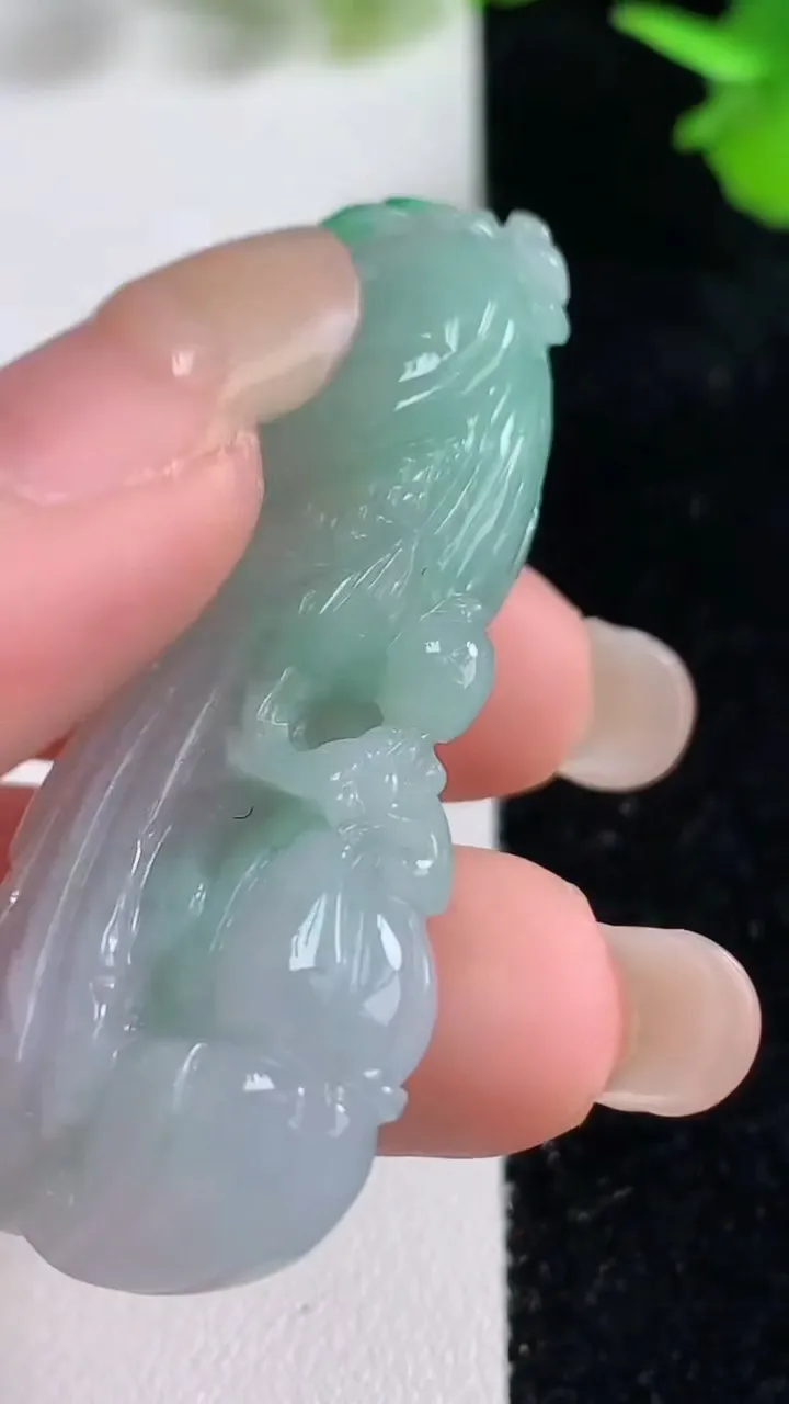 天然A货翡翠凤凰吊坠，尺寸54.7-20.2-10.6，重量:22.86g
9月15日