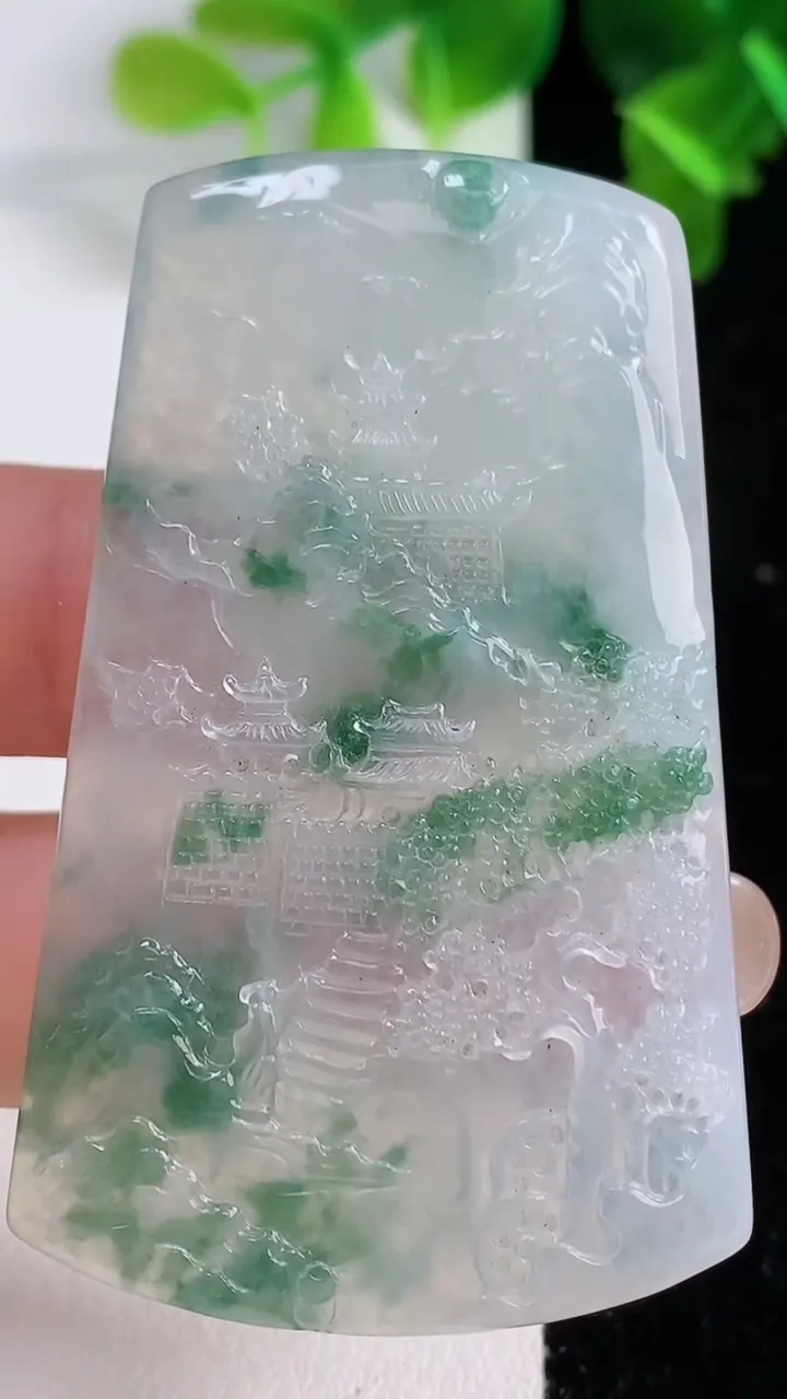 天然A货翡翠种飘花山水牌吊坠，尺寸58-35.2-5.6，重量:28.26g
9月15日