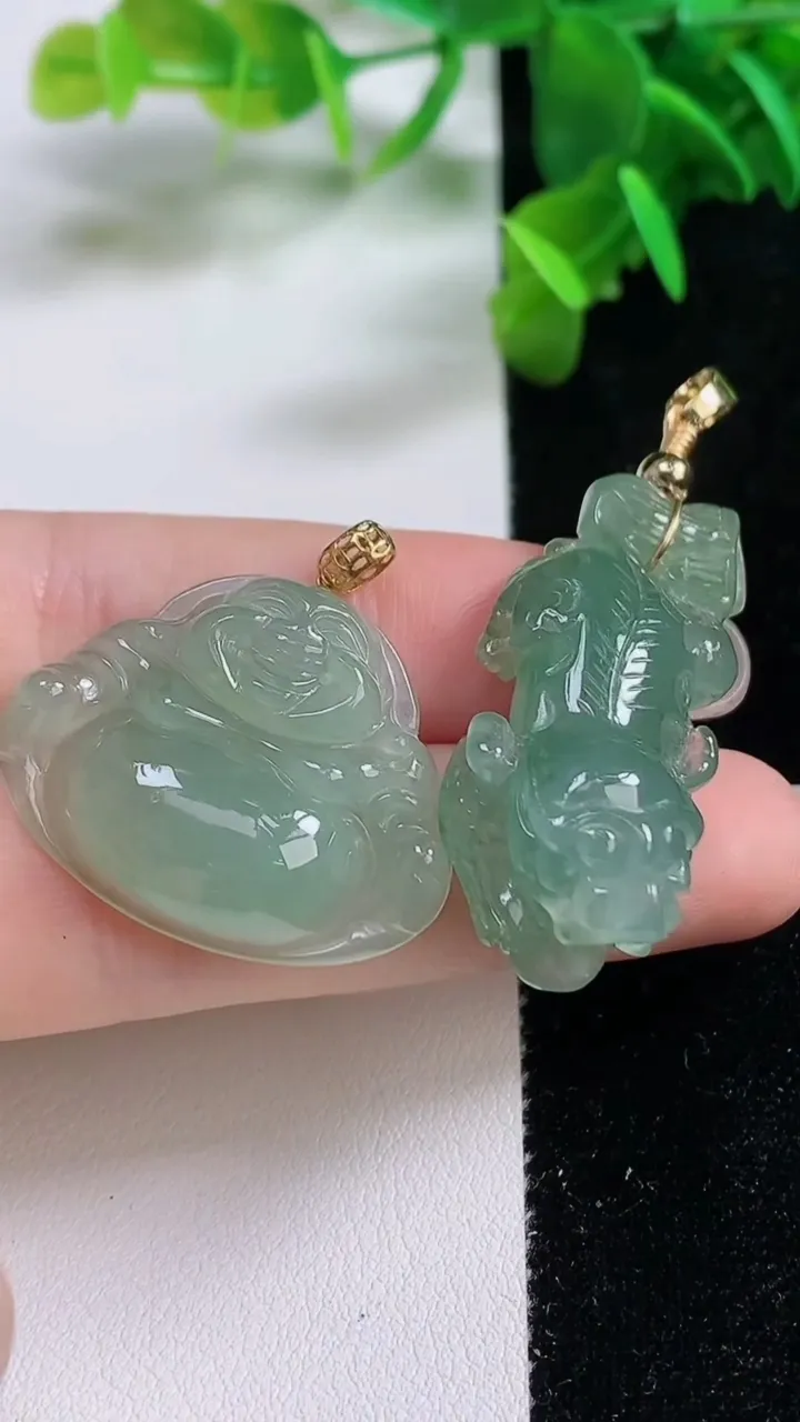 天然A货翡翠佛公吊坠，尺寸27.1-20.2-6，重:6.96g
9月15日