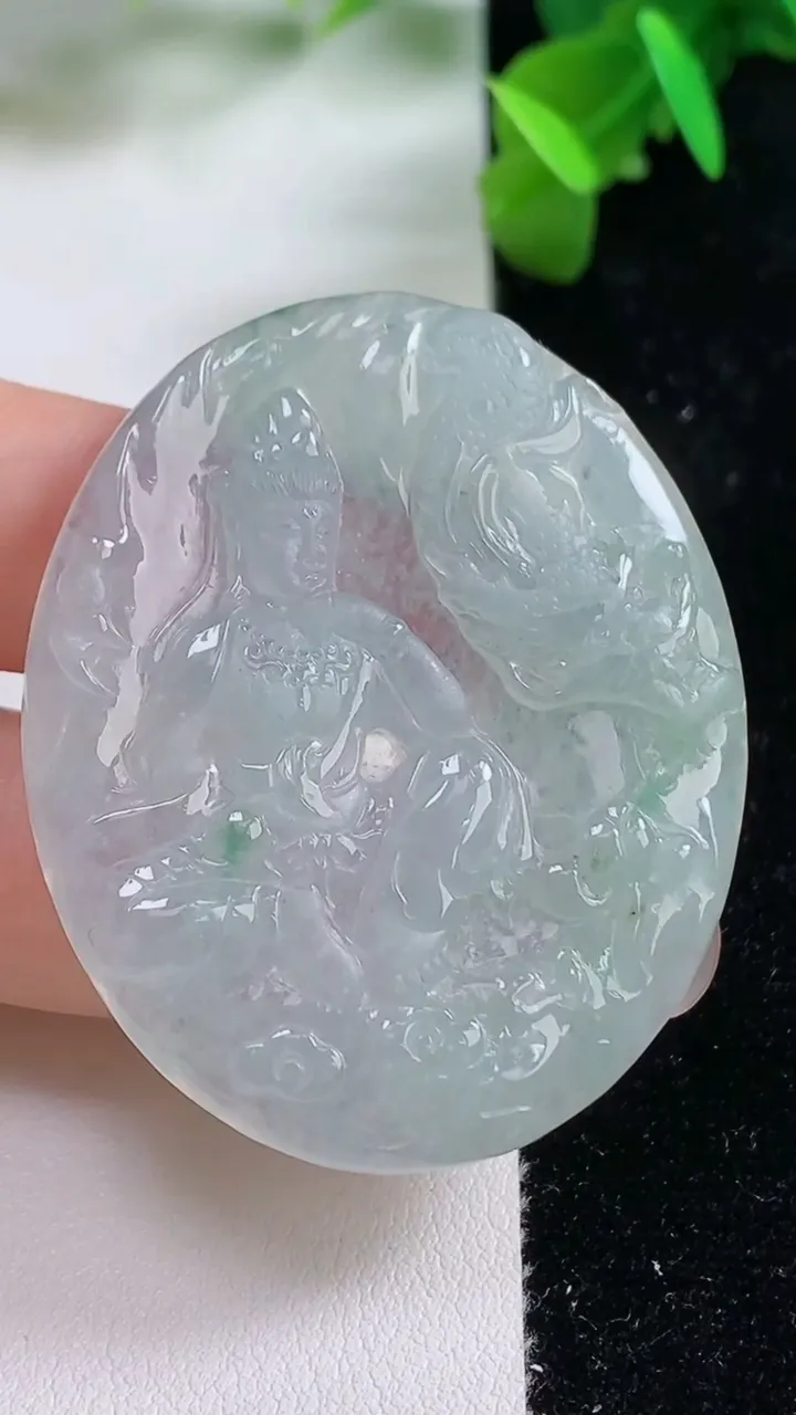 天然A货翡翠冰种飘花祥龙观音菩萨吊坠，尺寸48-39.3-5.2，重:19.71g
9月15日