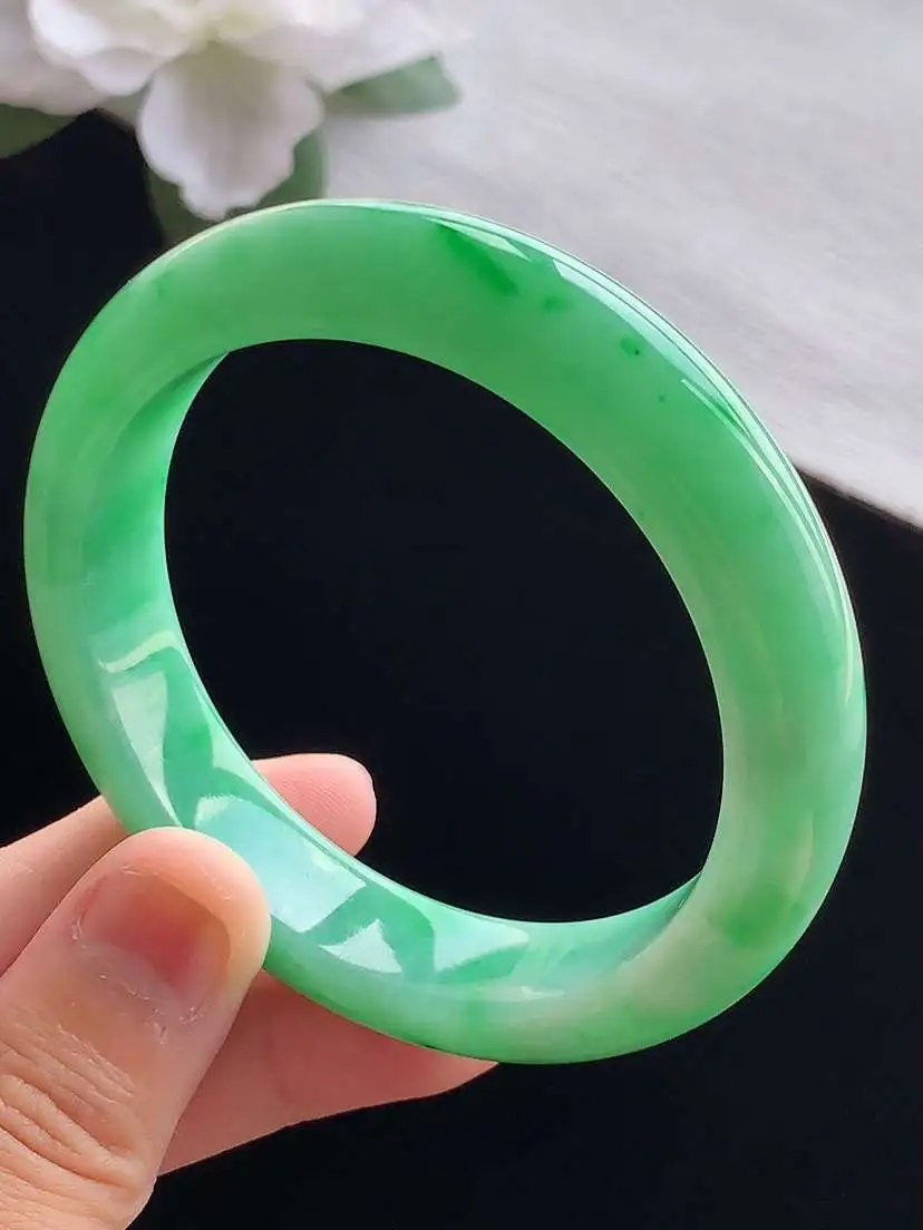 a货翡翠老坑冰种飘绿正装正圈手镯54-55圈口  尺寸54.8×12.7×8.3mm 重量58.58