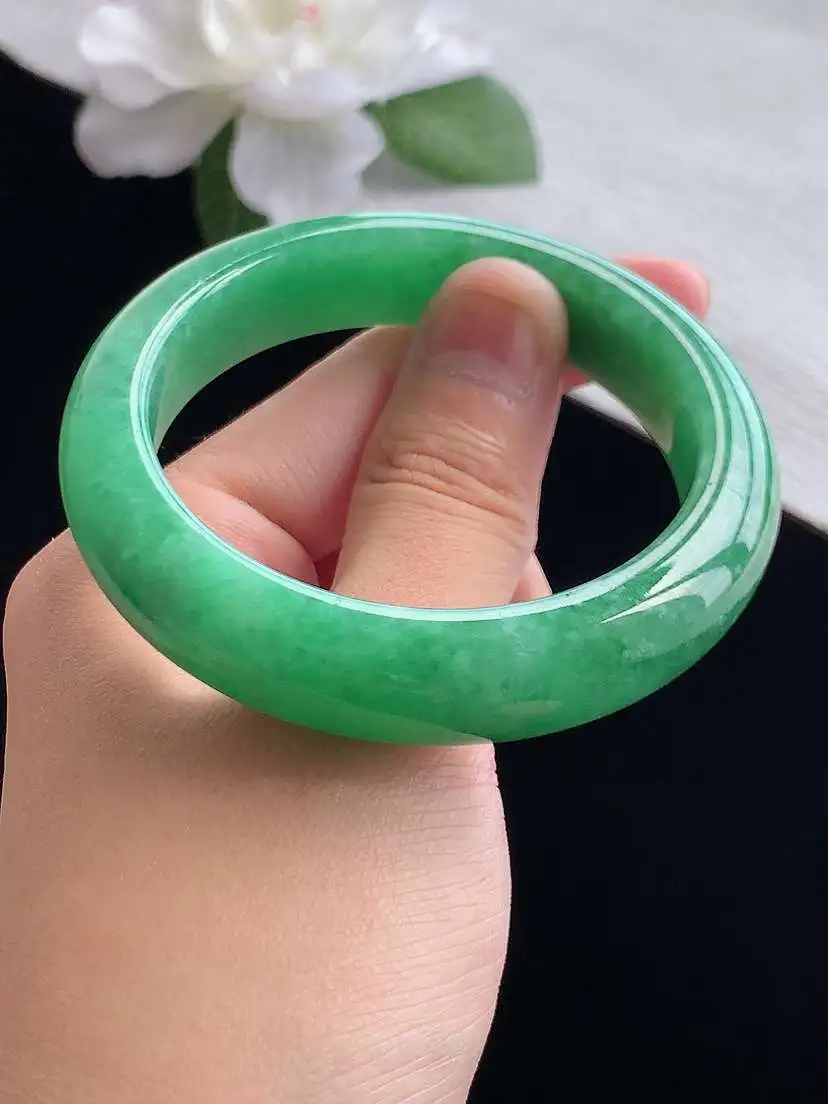 a货翡翠老坑冰种满绿正装正圈手镯52-53小圈口  尺寸52.2×12.7×8.3mm 重量57.20g 0914