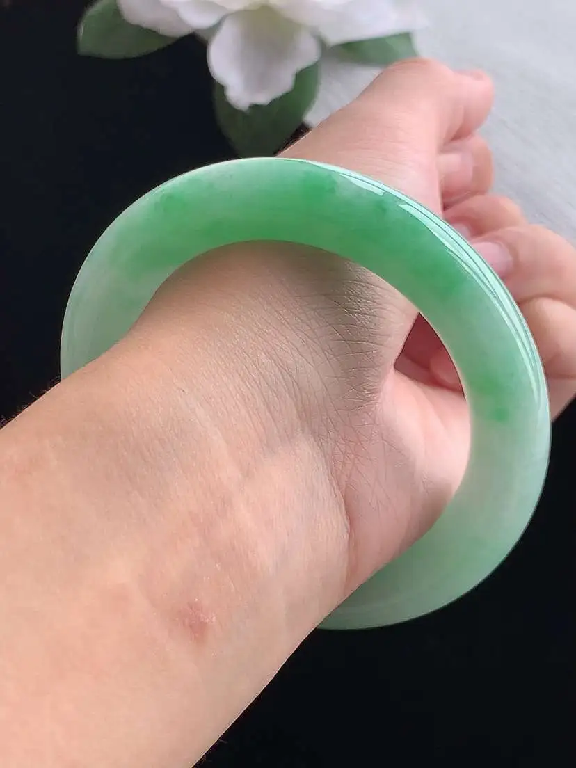 a货翡翠老坑冰种满绿胖圆条手镯56-57圈口  尺寸56.5×11.6mm 重量78.00g 0914