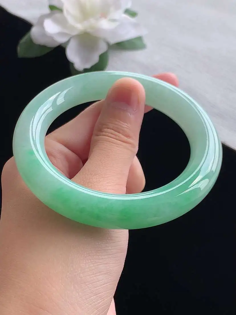 a货翡翠老坑冰种满绿胖圆条手镯56-57圈口  尺寸56.5×11.6mm 重量78.00g 0914