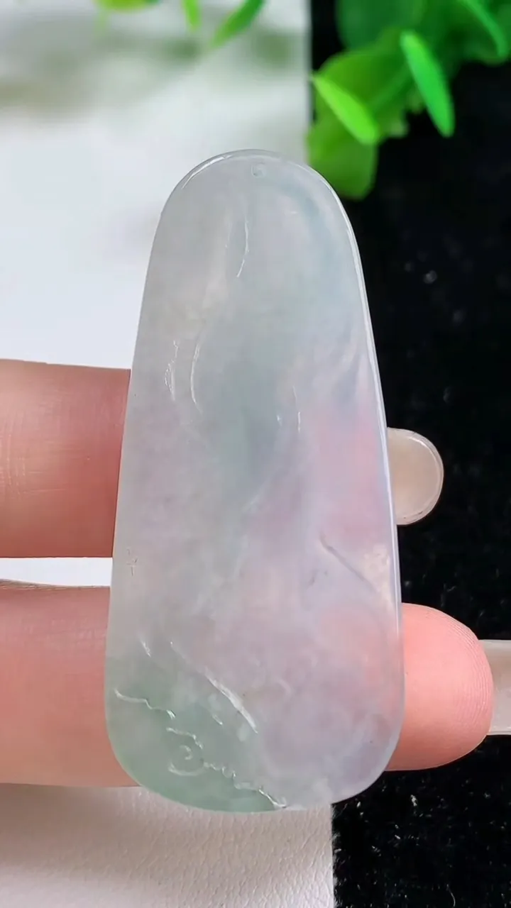 天然A货翡翠观音菩萨吊坠，尺寸51-23-5.5，重:12.64g
9月15日
