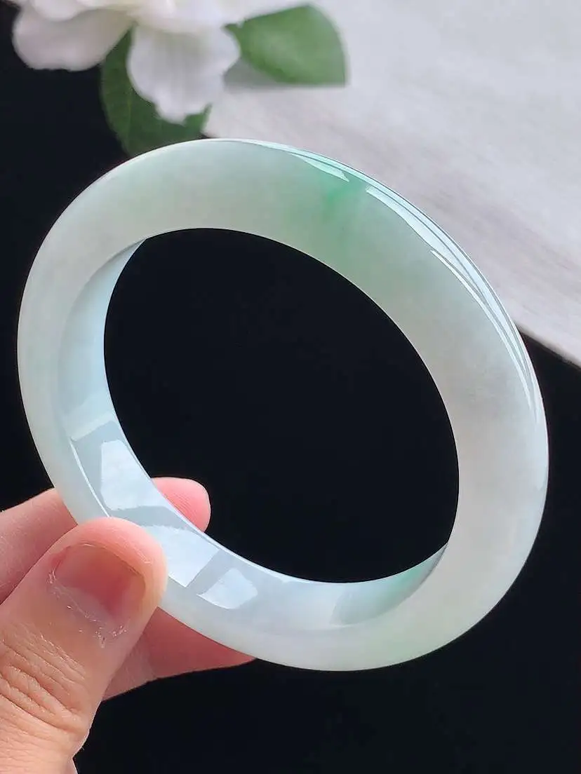 a货翡翠老坑冰种飘绿正装正圈手镯56-57圈口  尺寸56×12.3×8.8mm 重量63.26g 