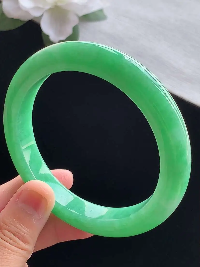 a货翡翠老坑冰种满绿正装正圈手镯62-63大圈口  尺寸62.5×12×9.3mm 重量72.80g 0914