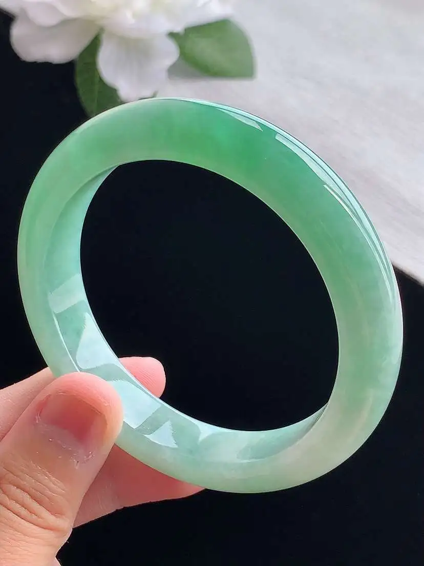 a货翡翠老坑冰种飘绿正装正圈手镯56-57圈口 尺寸56.3×12.3×8.3mm 重量60.25g