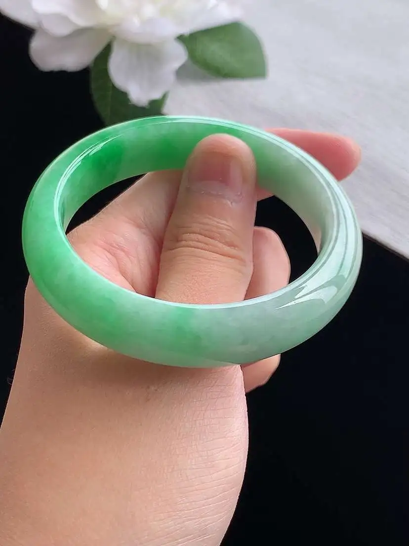 a货翡翠老坑冰种飘绿正装正圈手镯51-52小圈口  尺寸51.2×12.5×7.8mm 重量49.62g 0914