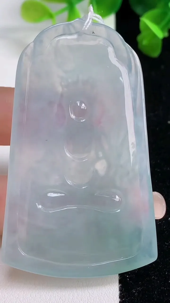 天然A货翡翠虚空藏观音菩萨吊坠，尺寸64.6-39-5.4，重量:28.75g
9月15日