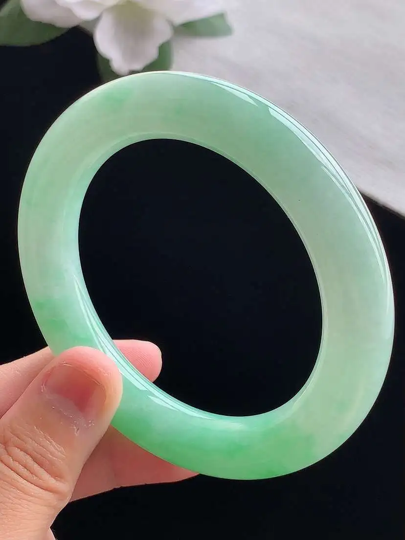 a货翡翠老坑冰种满绿胖圆条手镯56-57圈口  尺寸56.5×11.6mm 重量78.00g 0914