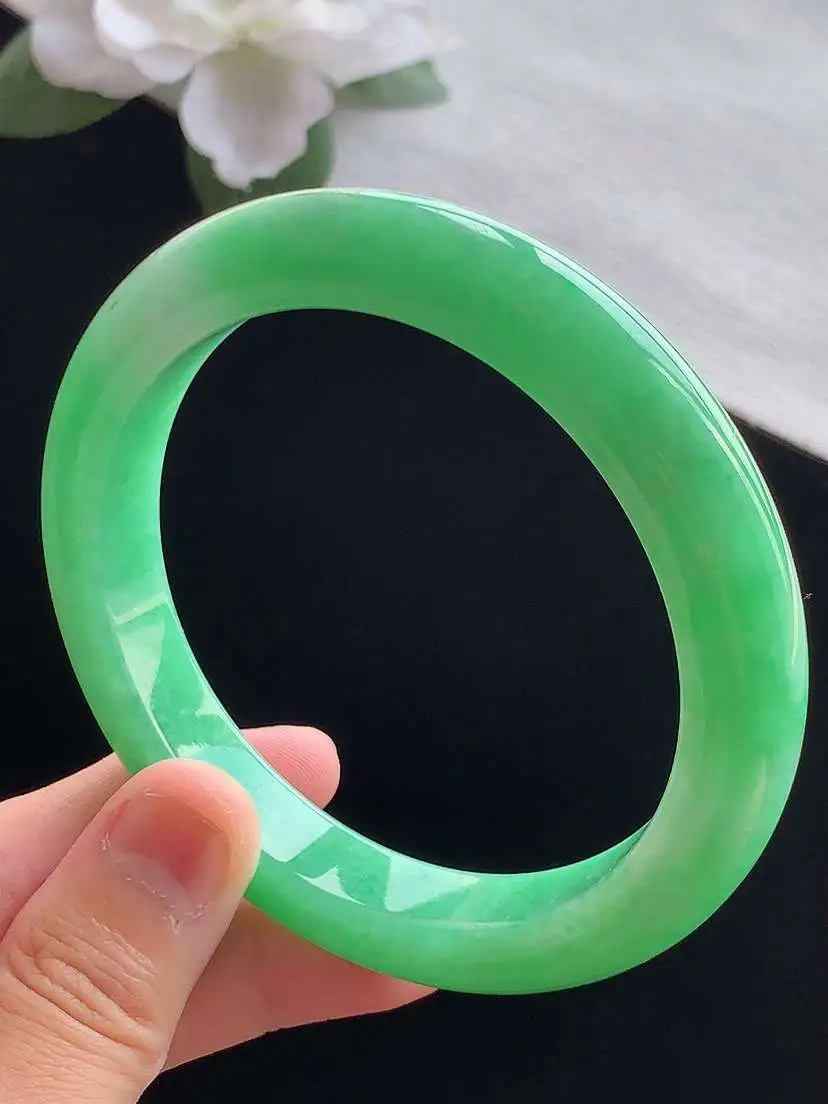 a货翡翠老坑冰种满绿正装正圈手镯62-63大圈口  尺寸62.5×12×9.3mm 重量72.80g 0914