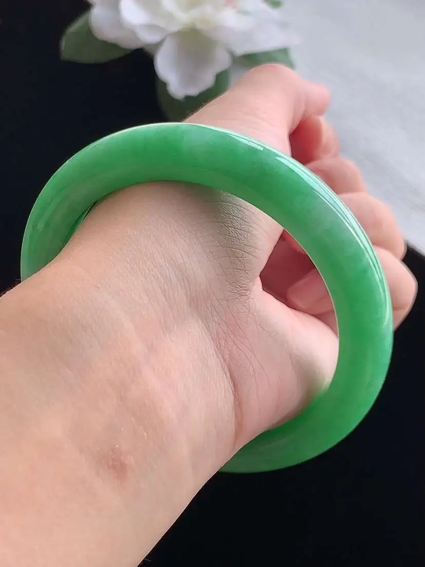 a货翡翠老坑冰种满绿正装正圈手镯62-63大圈口  尺寸62.5×12×9.3mm 重量72.80g 0914