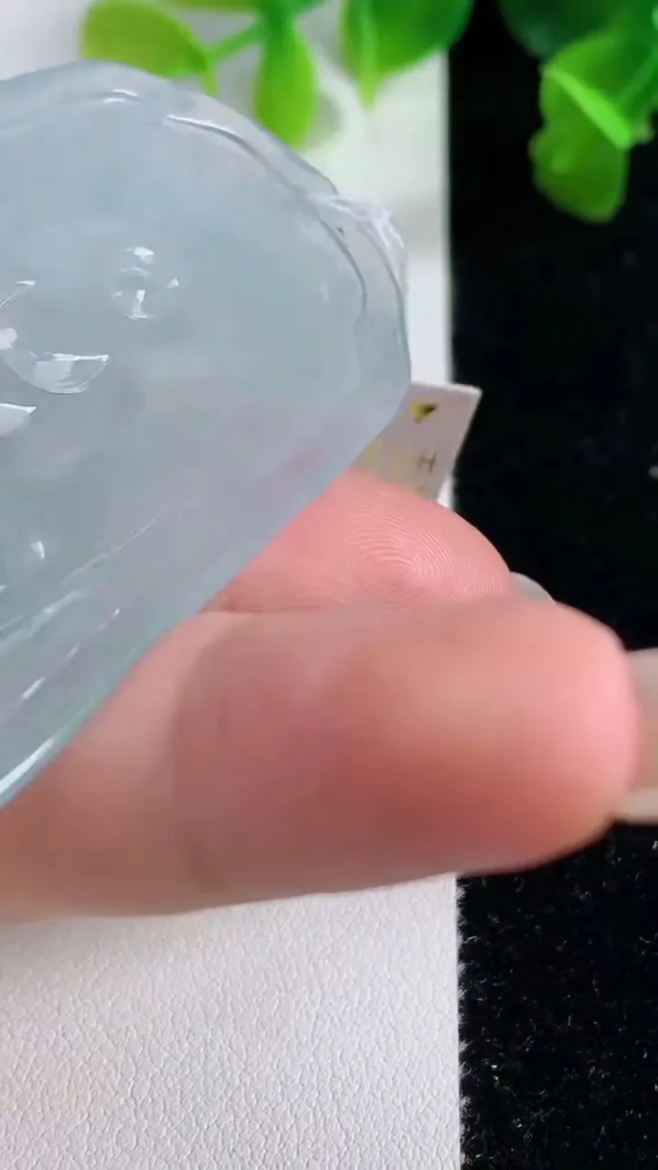 天然A货翡翠虚空藏观音菩萨吊坠，尺寸64.6-39-5.4，重量:28.75g
9月15日