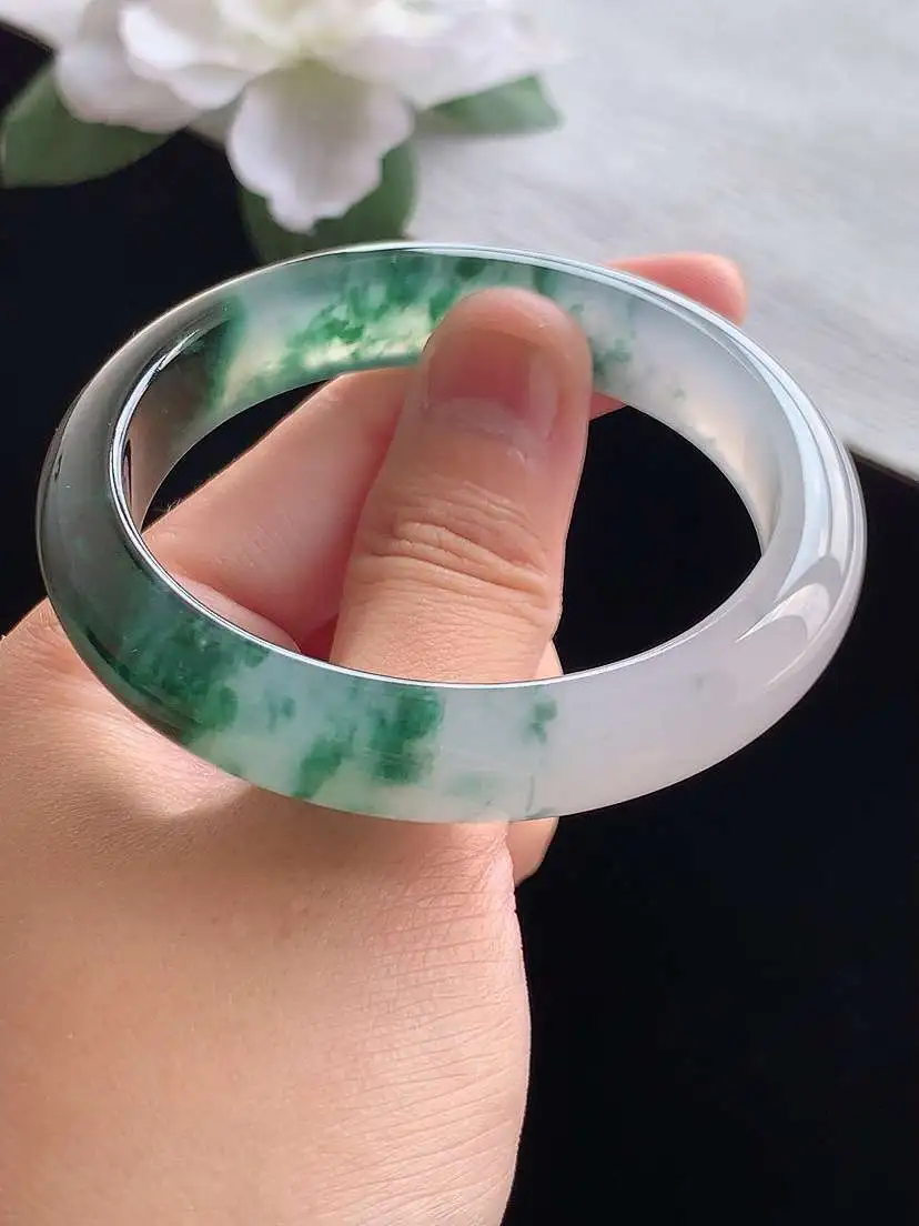 a货翡翠老坑冰种飘花贵妃手镯53-54圈口  尺寸53.5×47×12.3×7.3mm 重量46.60g 0914