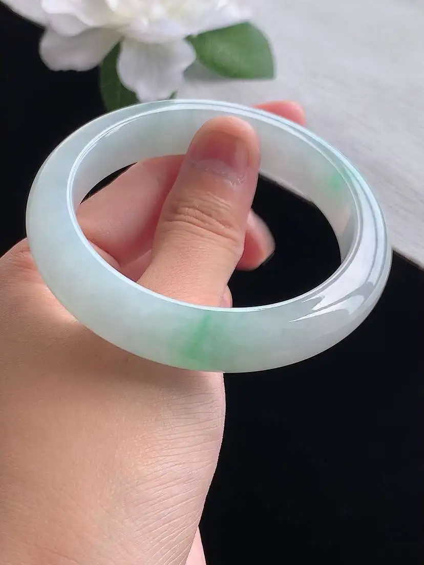 a货翡翠老坑冰种飘绿正装正圈手镯56-57圈口  尺寸56×12.3×8.8mm 重量63.26g 0914