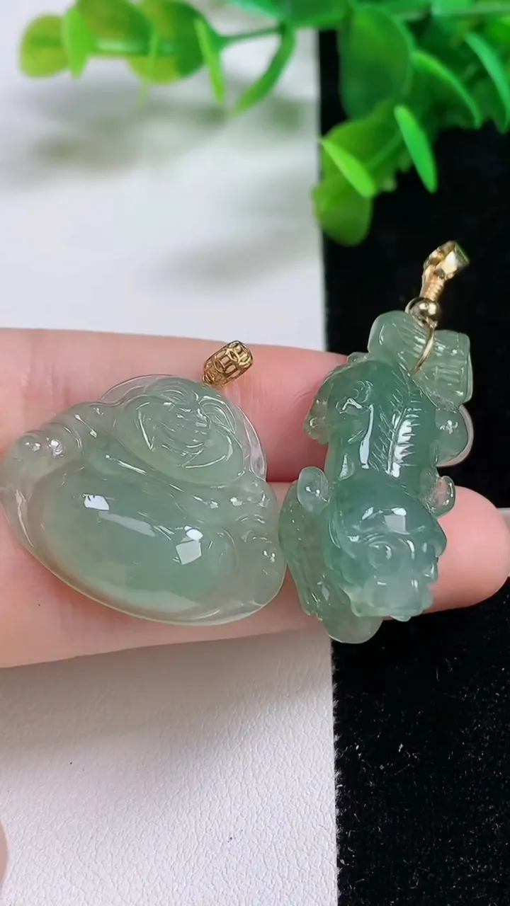 天然A货翡翠佛公吊坠，尺寸27.1-20.2-6，重:6.96g
9月15日