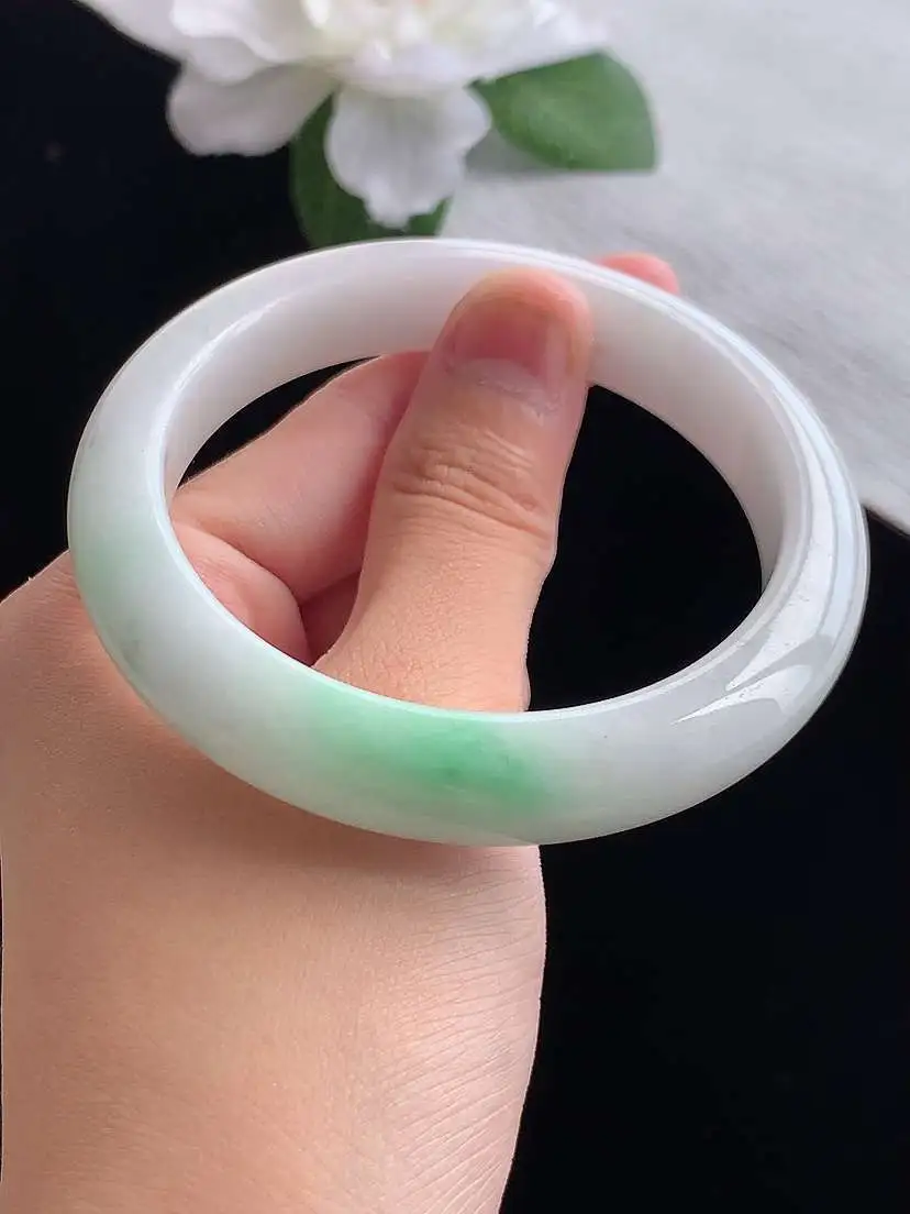 a货翡翠老坑冰润飘绿正装正圈手镯58-59圈口  尺寸58×11.8×8.8mm 重量58.90g 0914