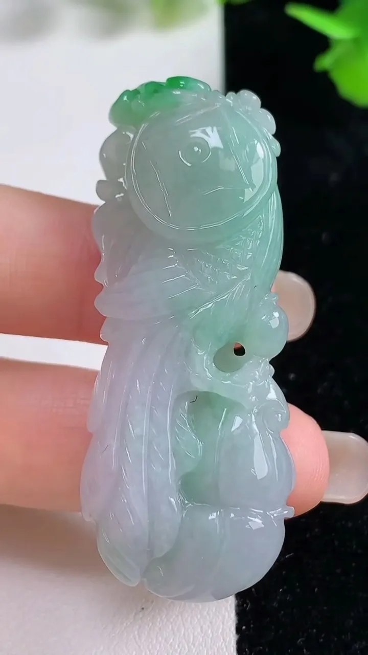 天然A货翡翠凤凰吊坠，尺寸54.7-20.2-10.6，重量:22.86g
9月15日