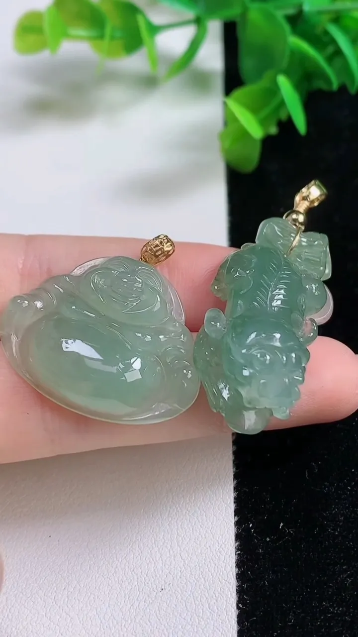 天然A货翡翠佛公吊坠，尺寸27.1-20.2-6，重:6.96g
9月15日