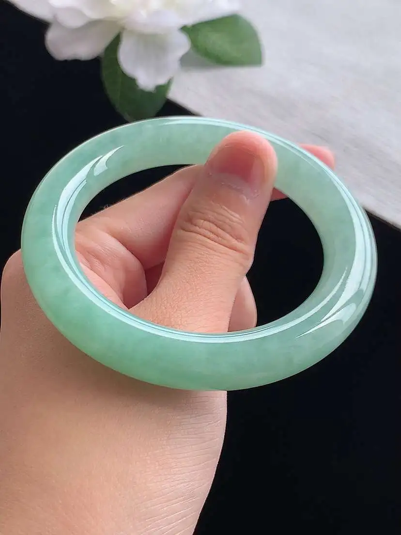a货翡翠老坑冰种满绿圆条手镯54-55圈口 尺寸54×10.7mm重量64.85g 0914