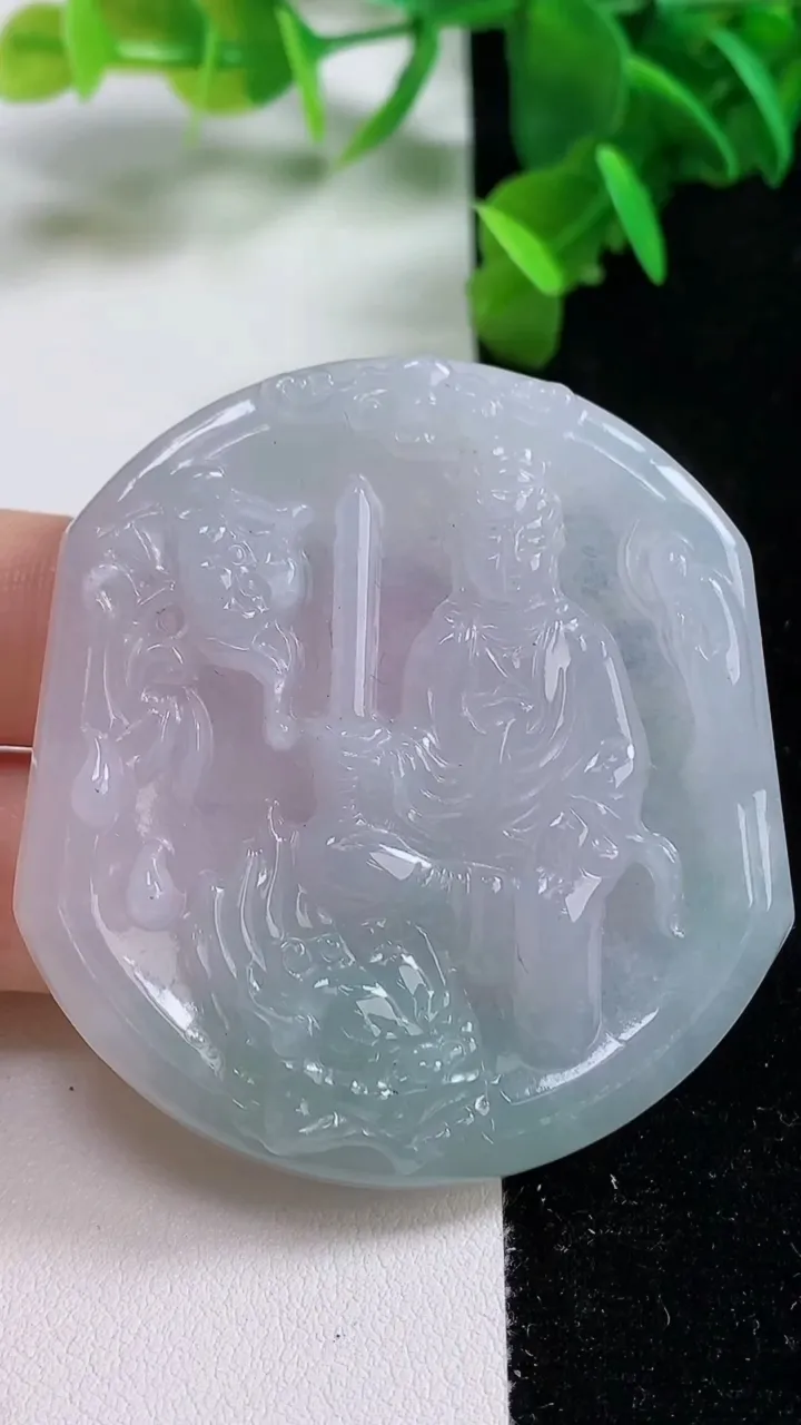 天然A货翡翠文殊菩萨吊坠，尺寸55-51.8-6，重:31.23g
9月15日