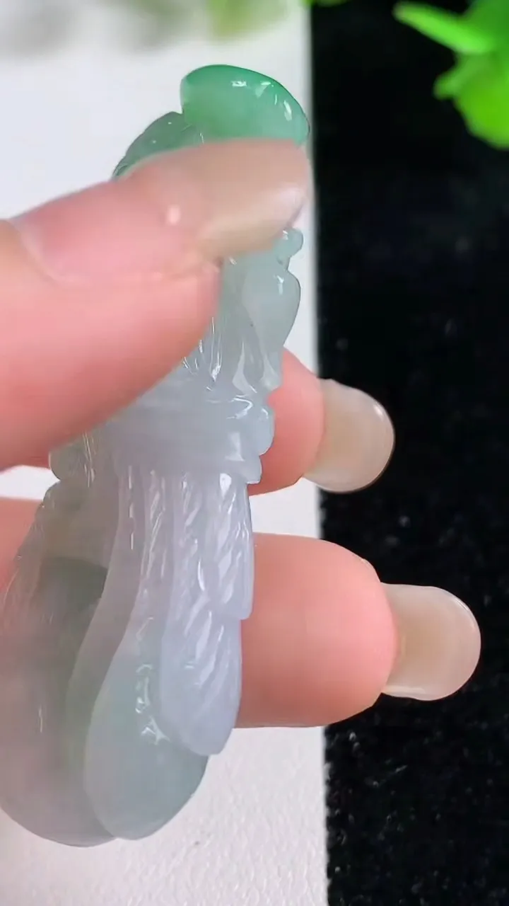 天然A货翡翠凤凰吊坠，尺寸54.7-20.2-10.6，重量:22.86g
9月15日