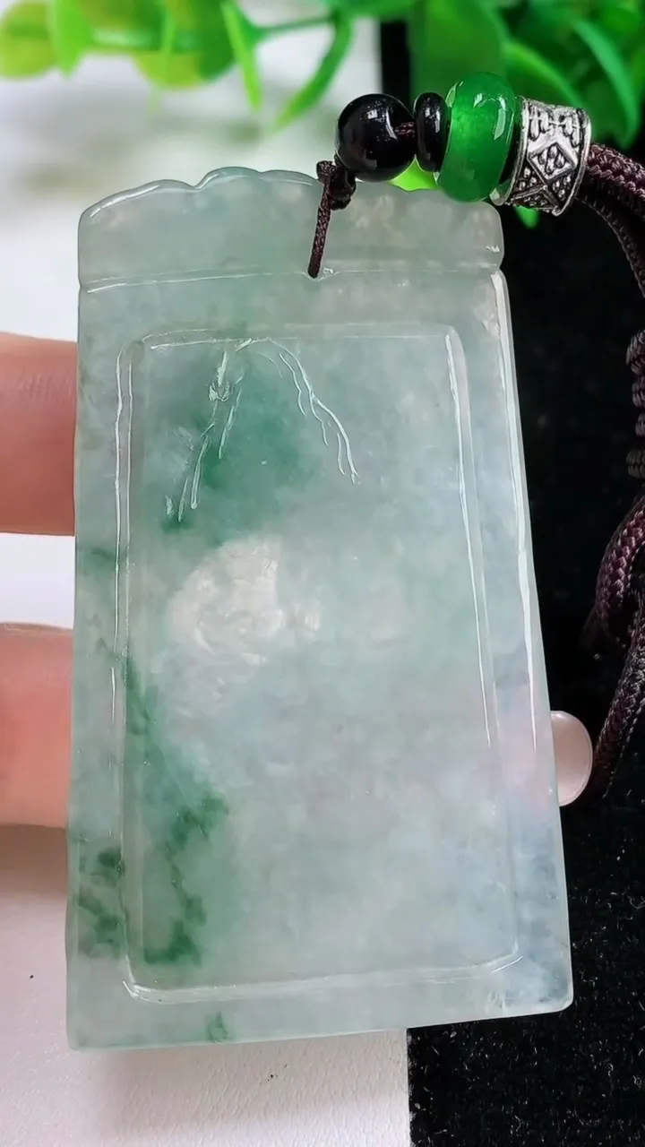 天然A货翡翠普贤菩萨吊坠，尺寸65-38-6，重:29.80g
9月15日