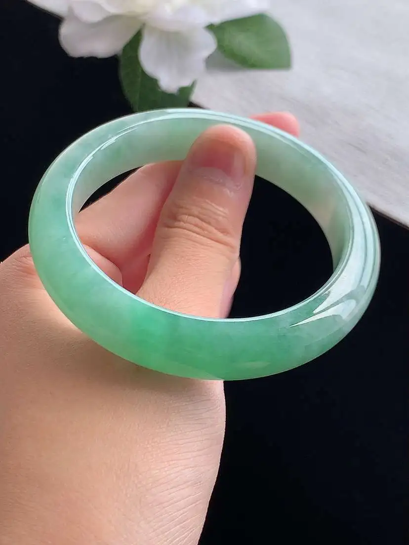 a货翡翠老坑冰种飘绿正装正圈手镯56-57圈口 尺寸56.3×12.3×8.3mm 重量60.25g 0914