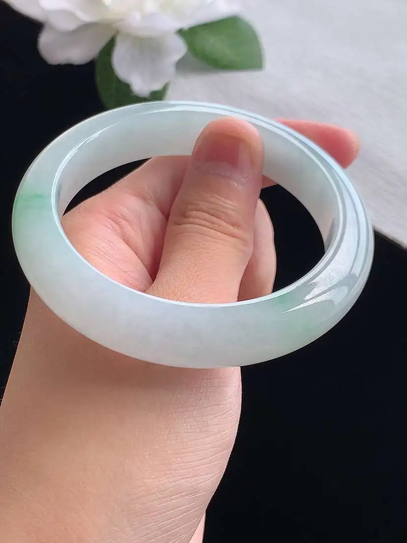 a货翡翠老坑冰种飘绿正装正圈手镯56-57圈口  尺寸56×12.3×8.8mm 重量63.26g 0914
