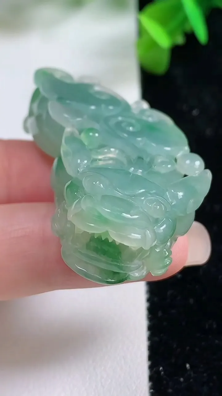 天然A货翡翠貔貅吊坠，尺寸50.5-25-12.8，重:33.50g
9月15日