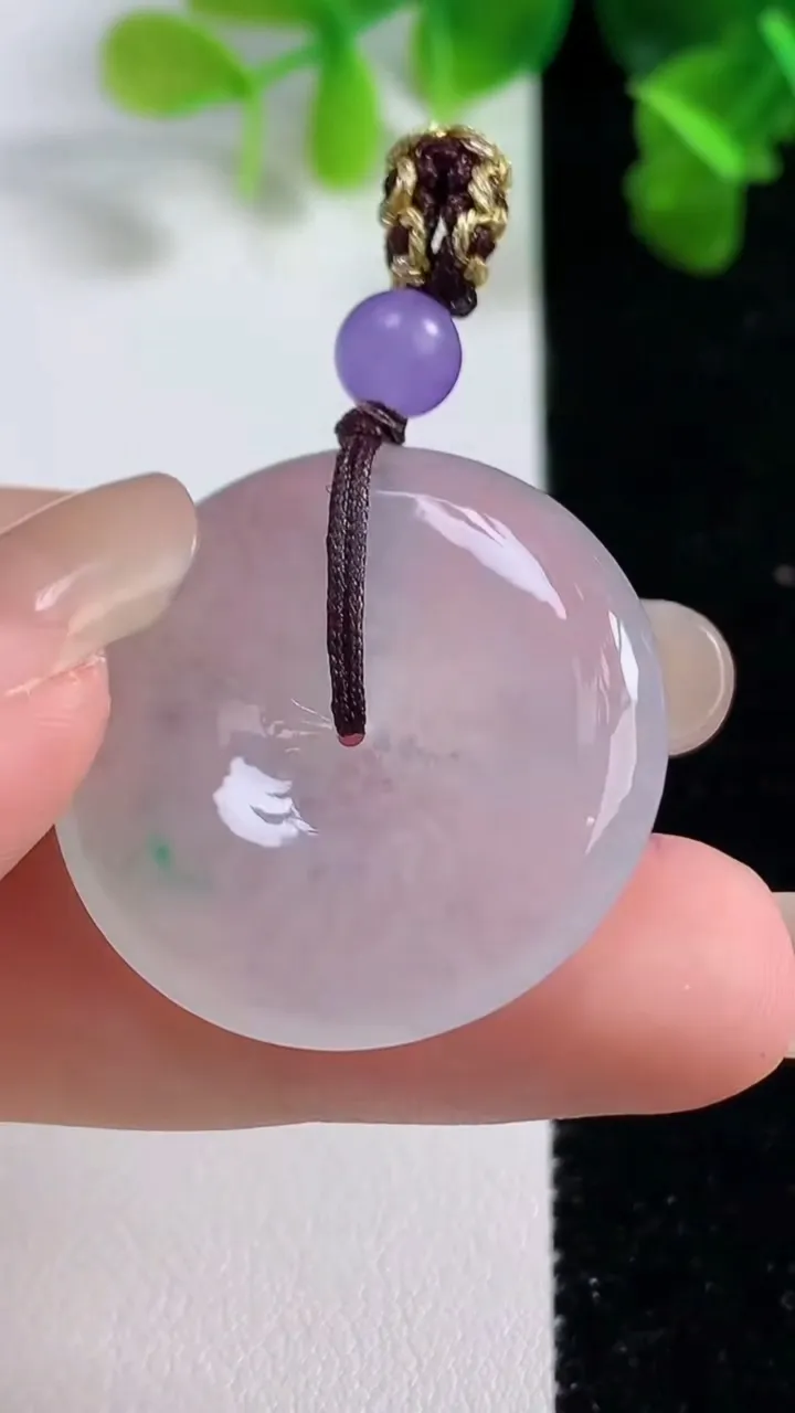 天然A货翡翠平安扣吊坠，尺寸29.8-5.8，重量:11.95g
9月15日