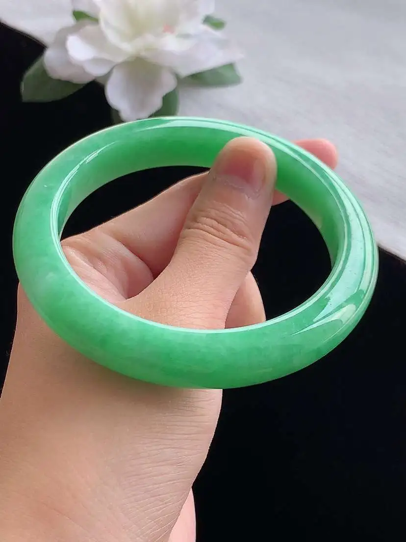 a货翡翠老坑冰种满绿正装正圈手镯62-63大圈口  尺寸62.5×12×9.3mm 重量72.80g