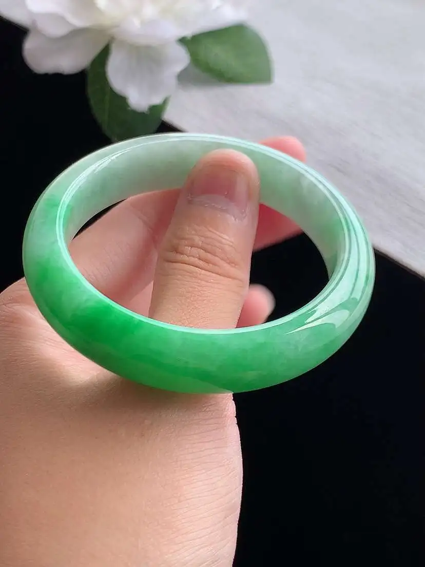 a货翡翠老坑冰种飘绿正装正圈手镯51-52小圈口  尺寸51.2×12.5×7.8mm 重量49.62g 0914