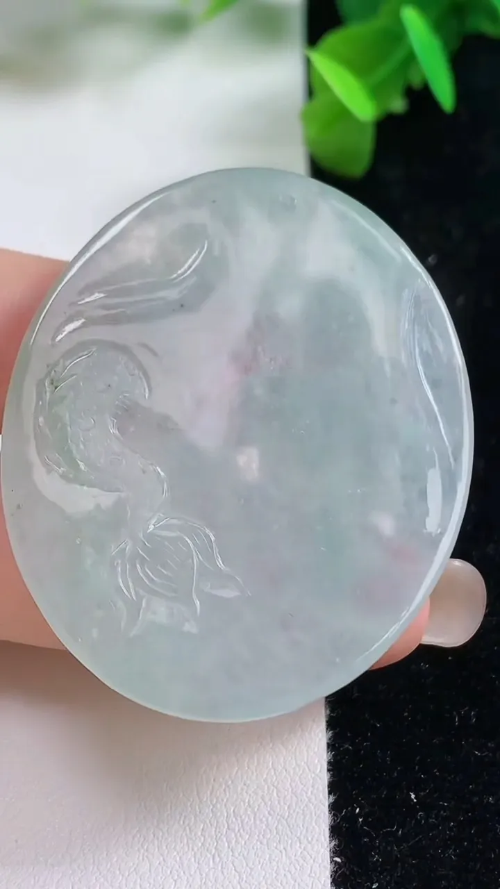 天然A货翡翠冰种飘花祥龙观音菩萨吊坠，尺寸48-39.3-5.2，重:19.71g
9月15日