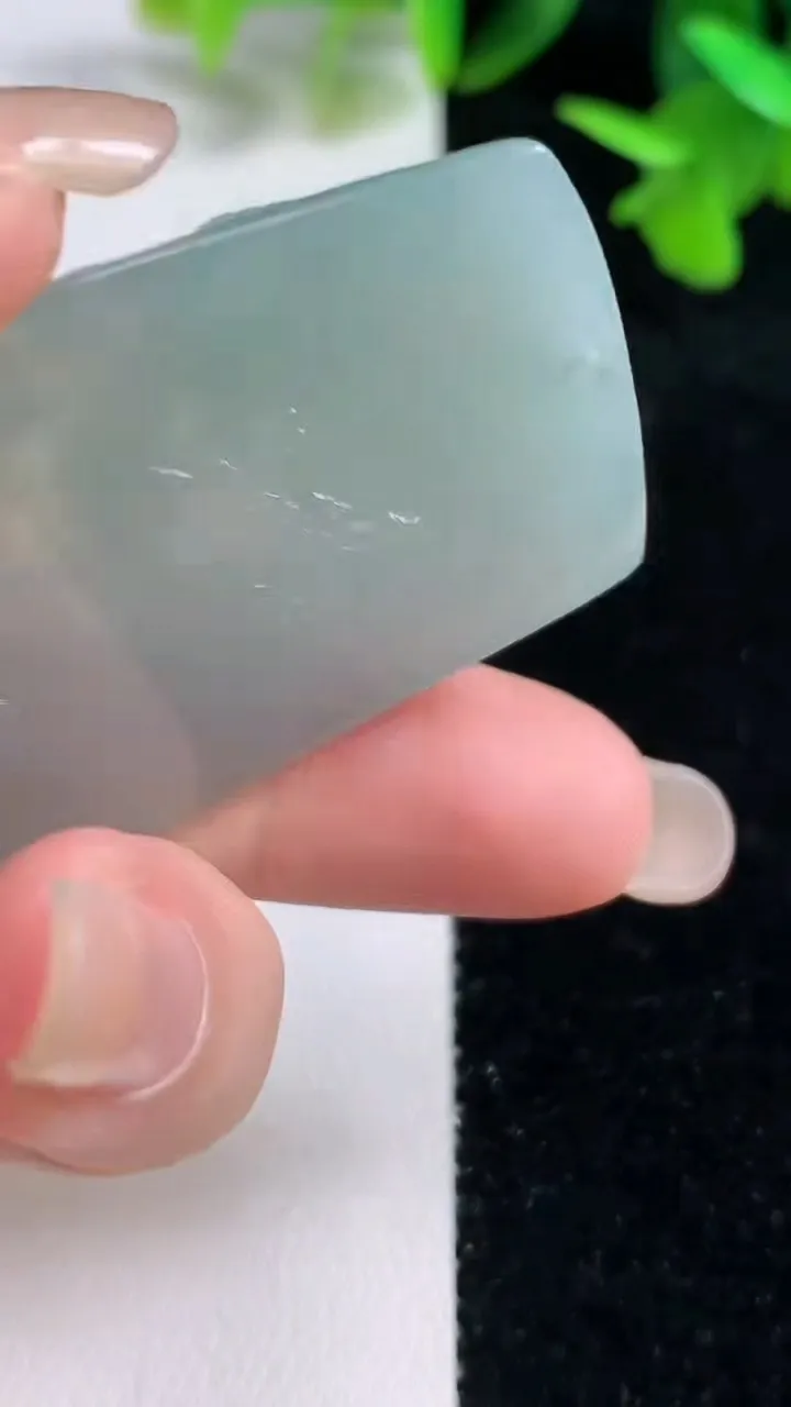 天然A货翡翠山水牌吊坠，尺寸56.6-32-5，重量:22.62g
9月16日