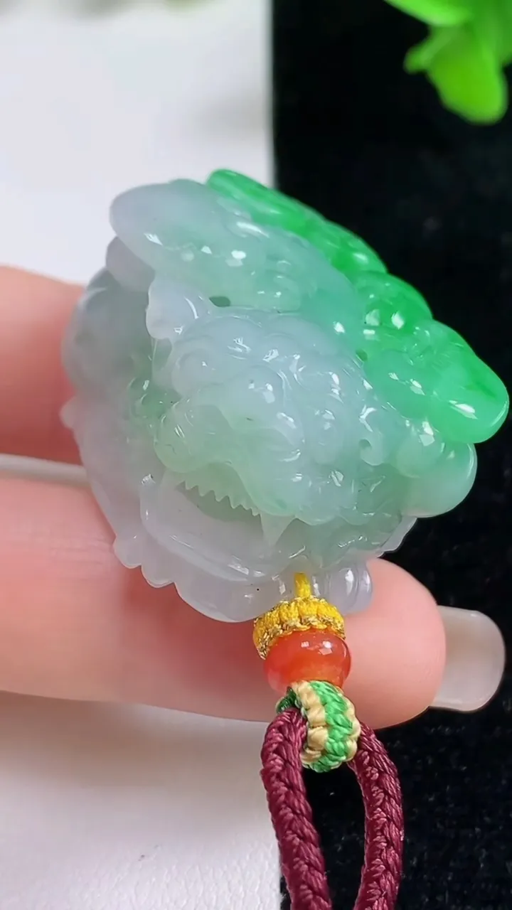 天然A货翡翠貔貅吊坠，尺寸31.6-25-21.2，重量:42.93g
9月16日