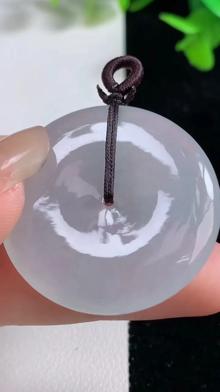 天然A货翡翠平安扣吊坠，尺寸35.4-5，重量:14.78g
9月16日