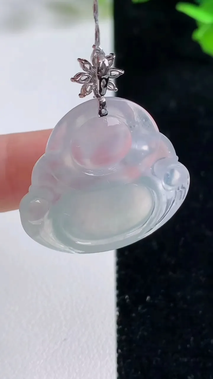 天然A货翡翠种白冰佛公吊坠，尺寸27.5-29.5-6，重量:8.12g
9月16日