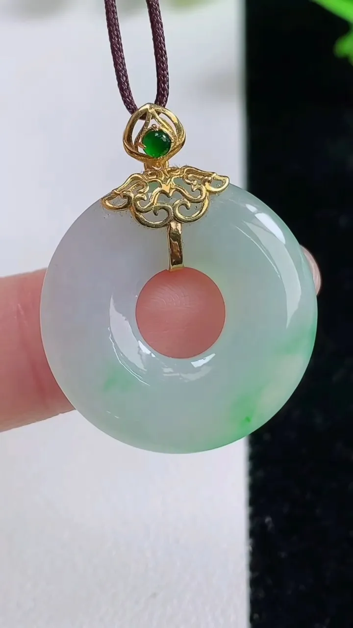 天然A货翡翠平安环吊坠，尺寸24-3.8，重量:4.80g
9月16日