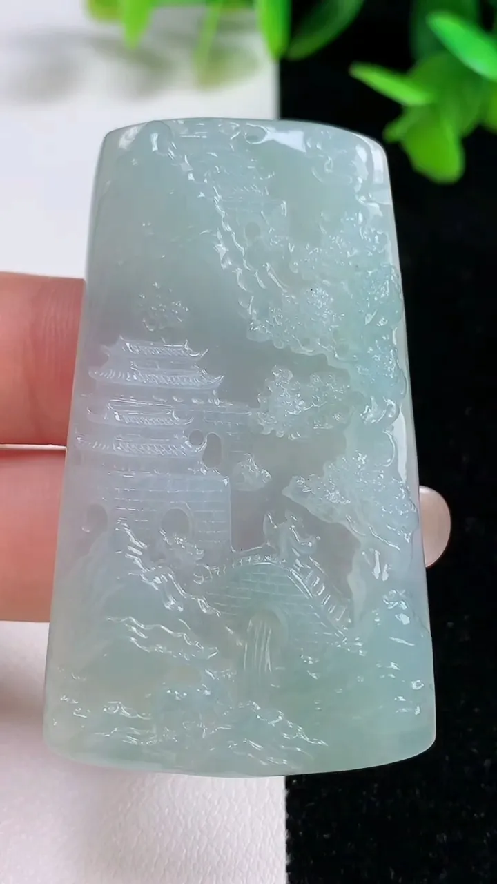 天然A货翡翠山水牌吊坠，尺寸56.6-32-5，重量:22.62g
9月16日