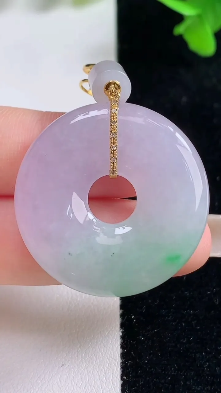 天然A货翡翠18k金春带彩紫罗兰平安环吊坠，尺寸32.2-6，重量:15.25g
9月16日