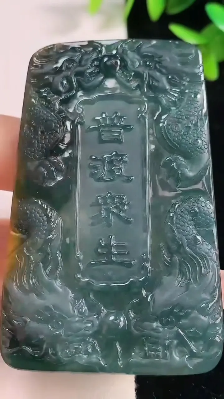 天然A货翡翠蓝水双彩九龙至尊 观音菩萨吊坠，尺寸69-49-7.3，重:41.10g
9月16日