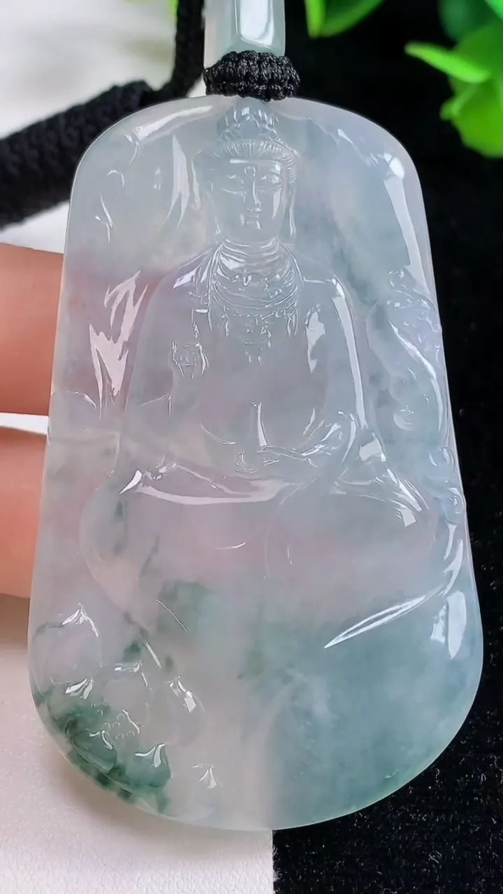 天然A货翡翠种飘花观音菩萨吊坠，尺寸67.3-41-5.3，重量:39.57g
9月16日